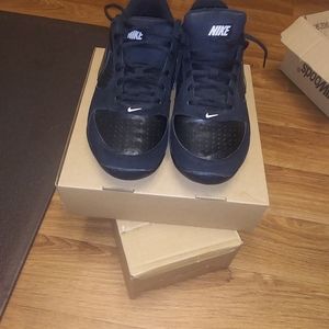Size 9. Nike air tennis